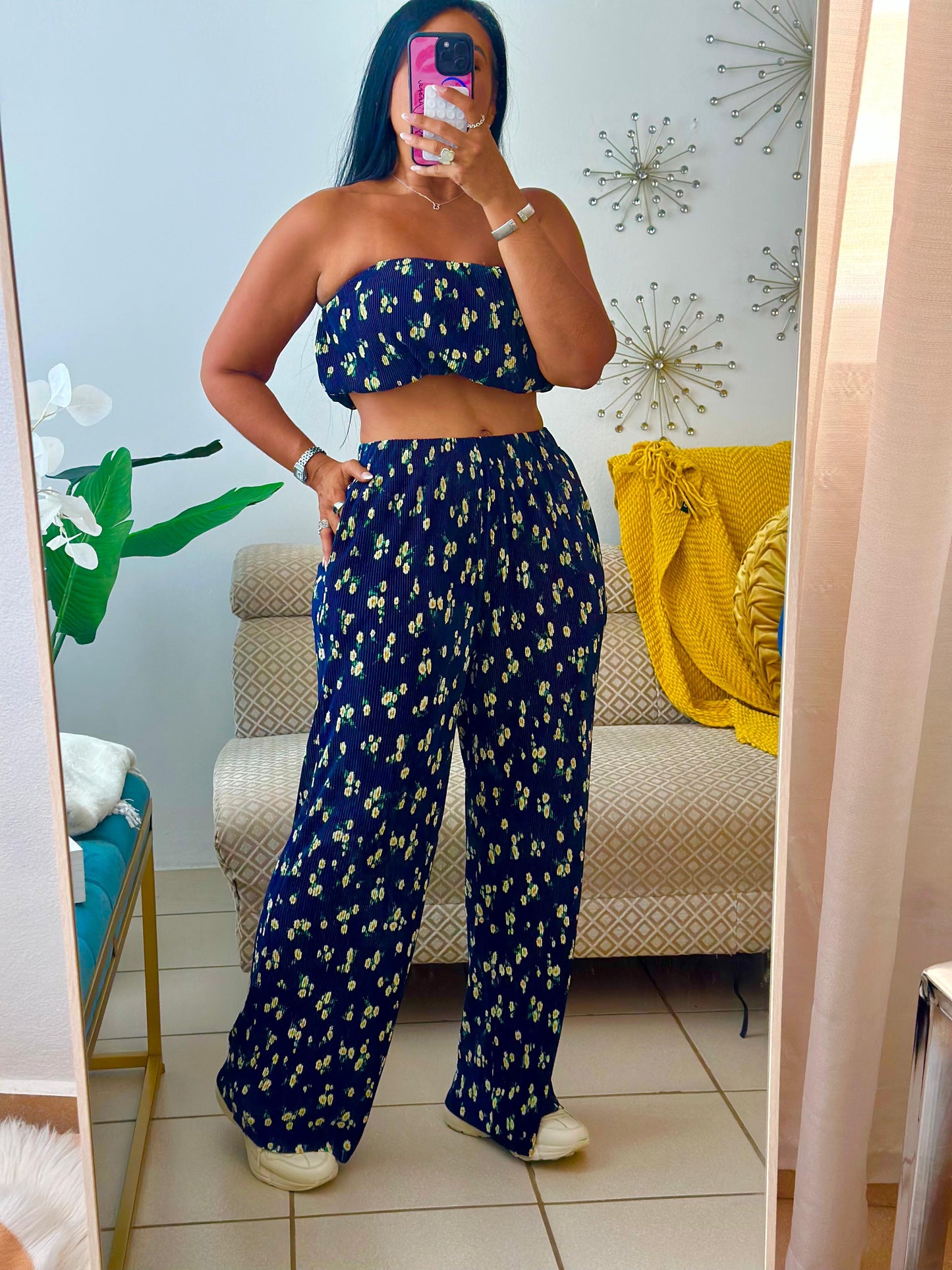 Navy Blue Flowers Spandex Set (bien expandible. (Puedes bajarle una talla)