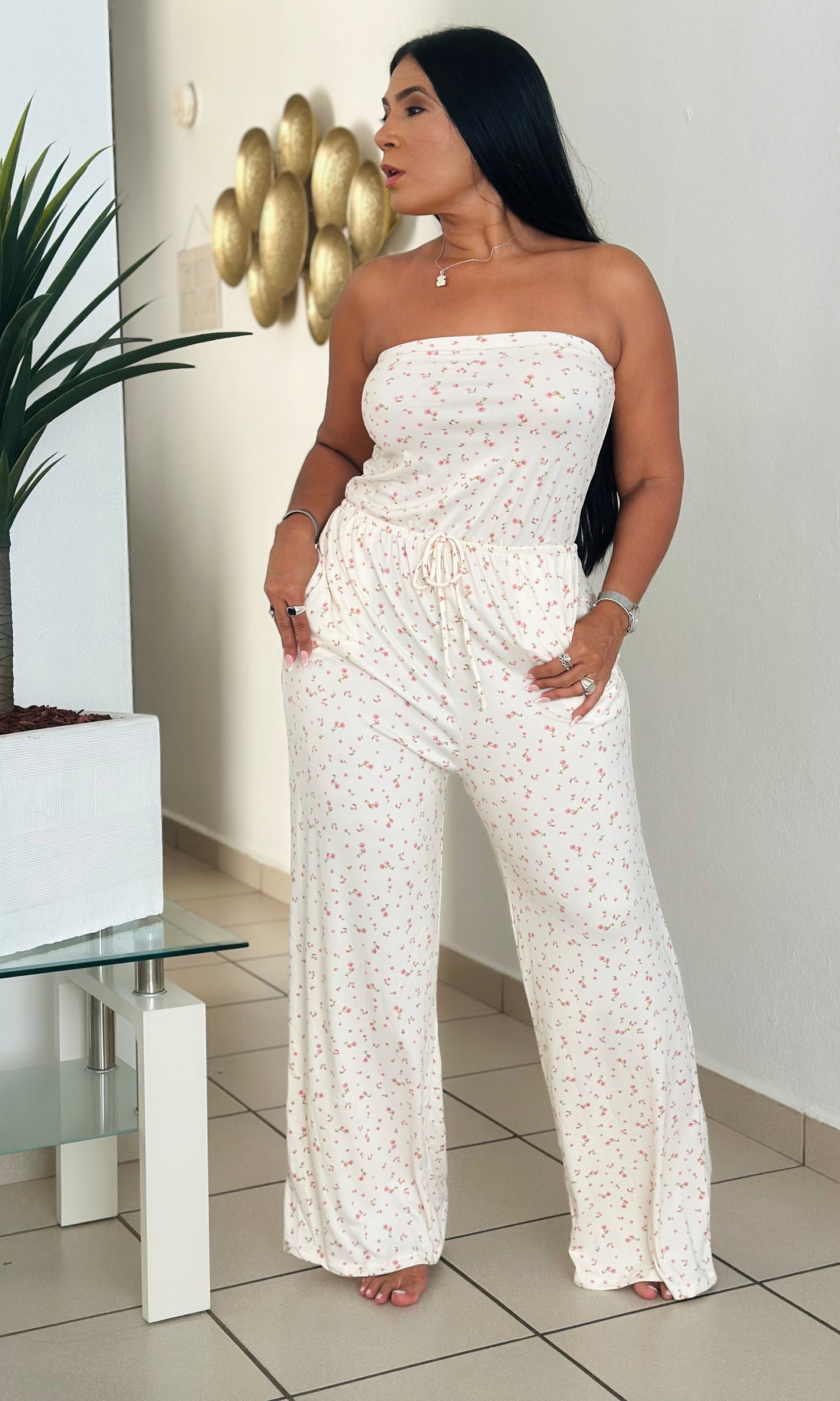 Comfy Beige Spandex Wide Keg Jumpsuit (detalles florecitas)