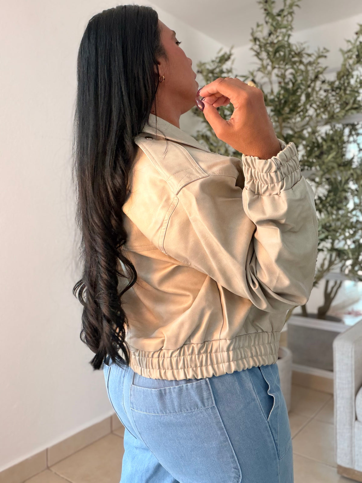 Chaqueta Ecru Beige Marmoleado de Mega Lujo! Oversized Style Expandible. Cómoda y tiene bolsillos. Leather