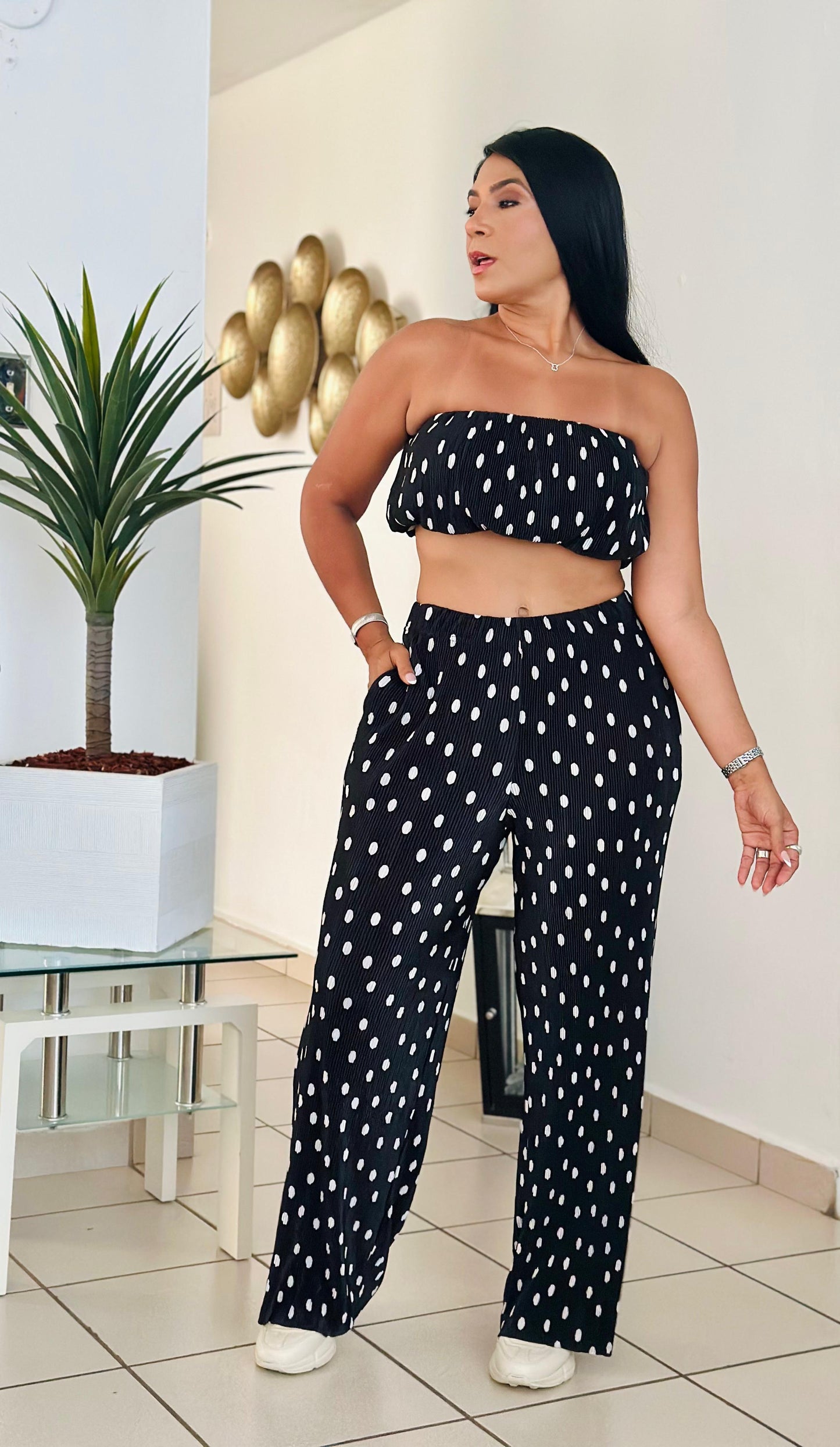 Set Polka Dots Mega Spandex y Mega bello ( tiene bolsillos y es bien suelto) puedes bajarle una talla