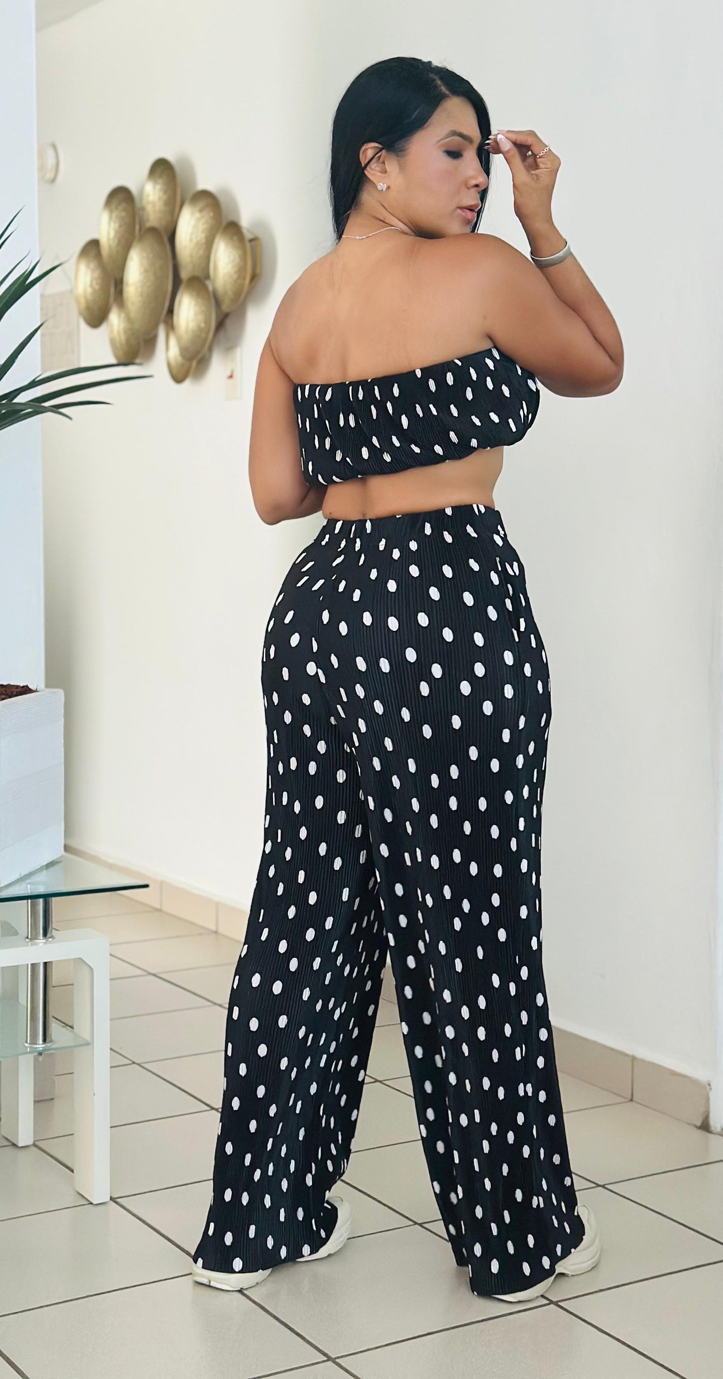 Set Polka Dots Mega Spandex y Mega bello ( tiene bolsillos y es bien suelto) puedes bajarle una talla
