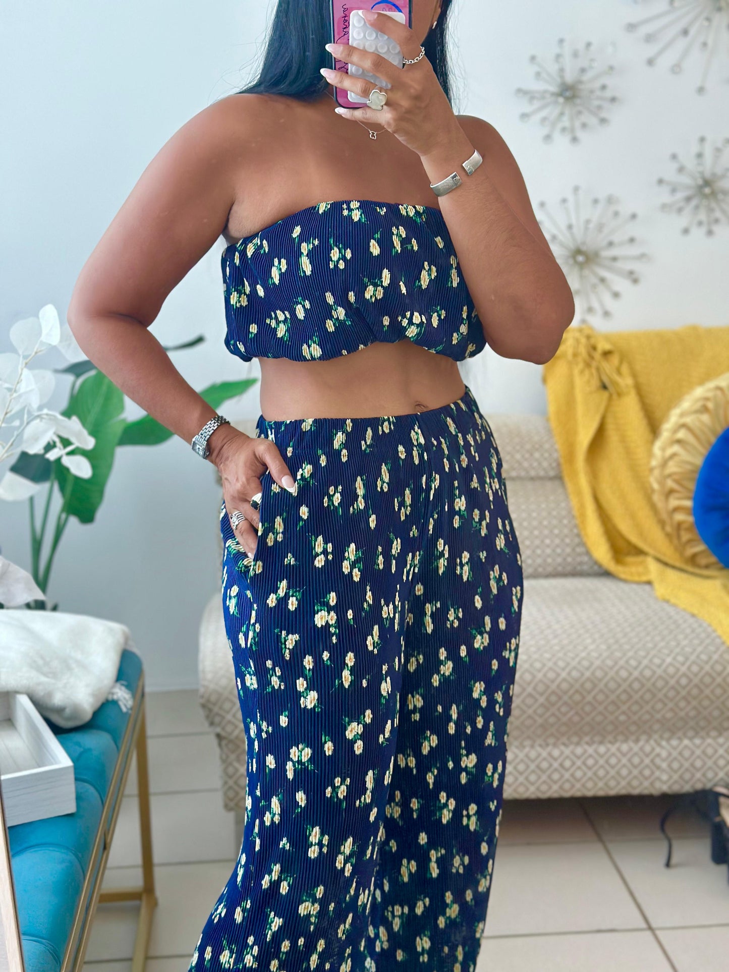 Navy Blue Flowers Spandex Set (bien expandible. (Puedes bajarle una talla)