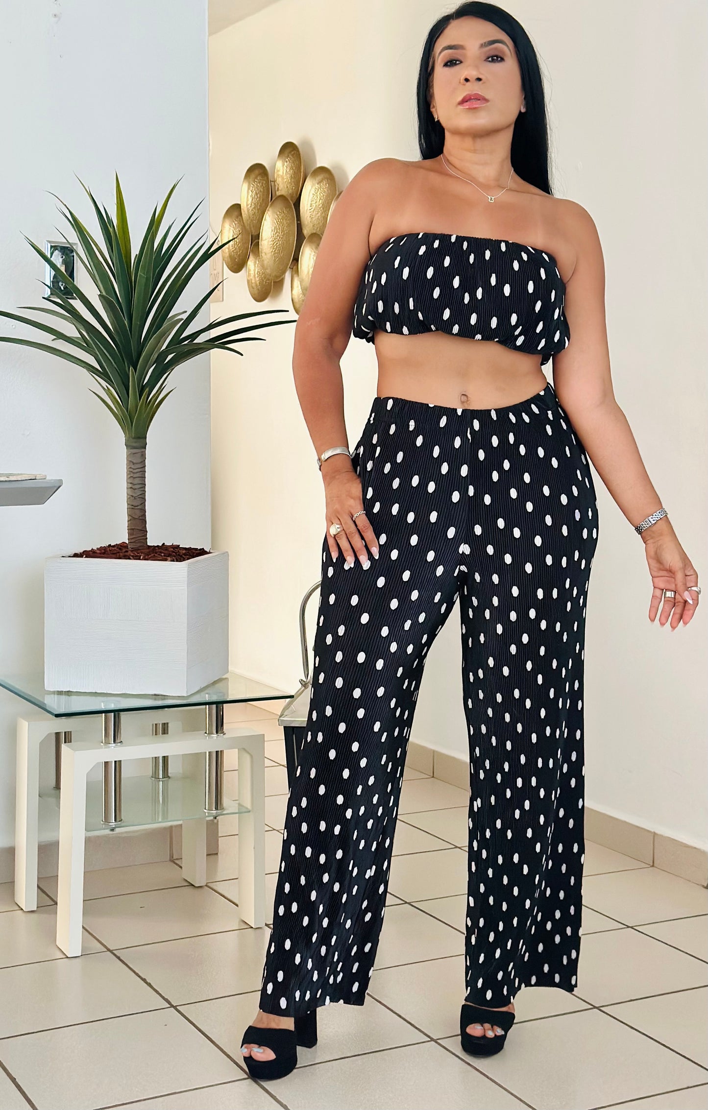 Set Polka Dots Mega Spandex y Mega bello ( tiene bolsillos y es bien suelto) puedes bajarle una talla) no zipper ni botones