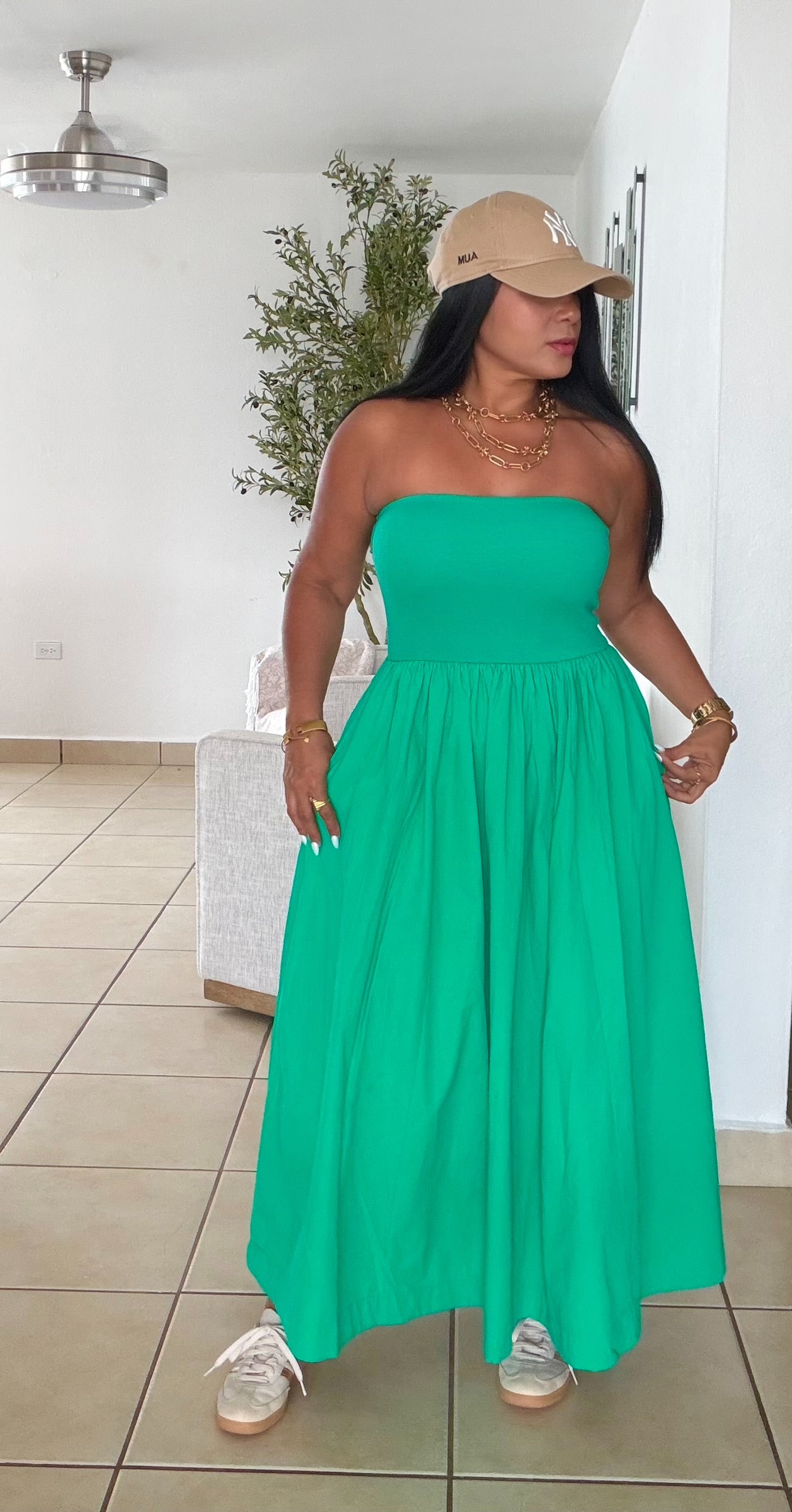 Stunning Green Tube Spandex Midi Dress (demasiado bello!!) tiene bolsillos. No zipper ni botones