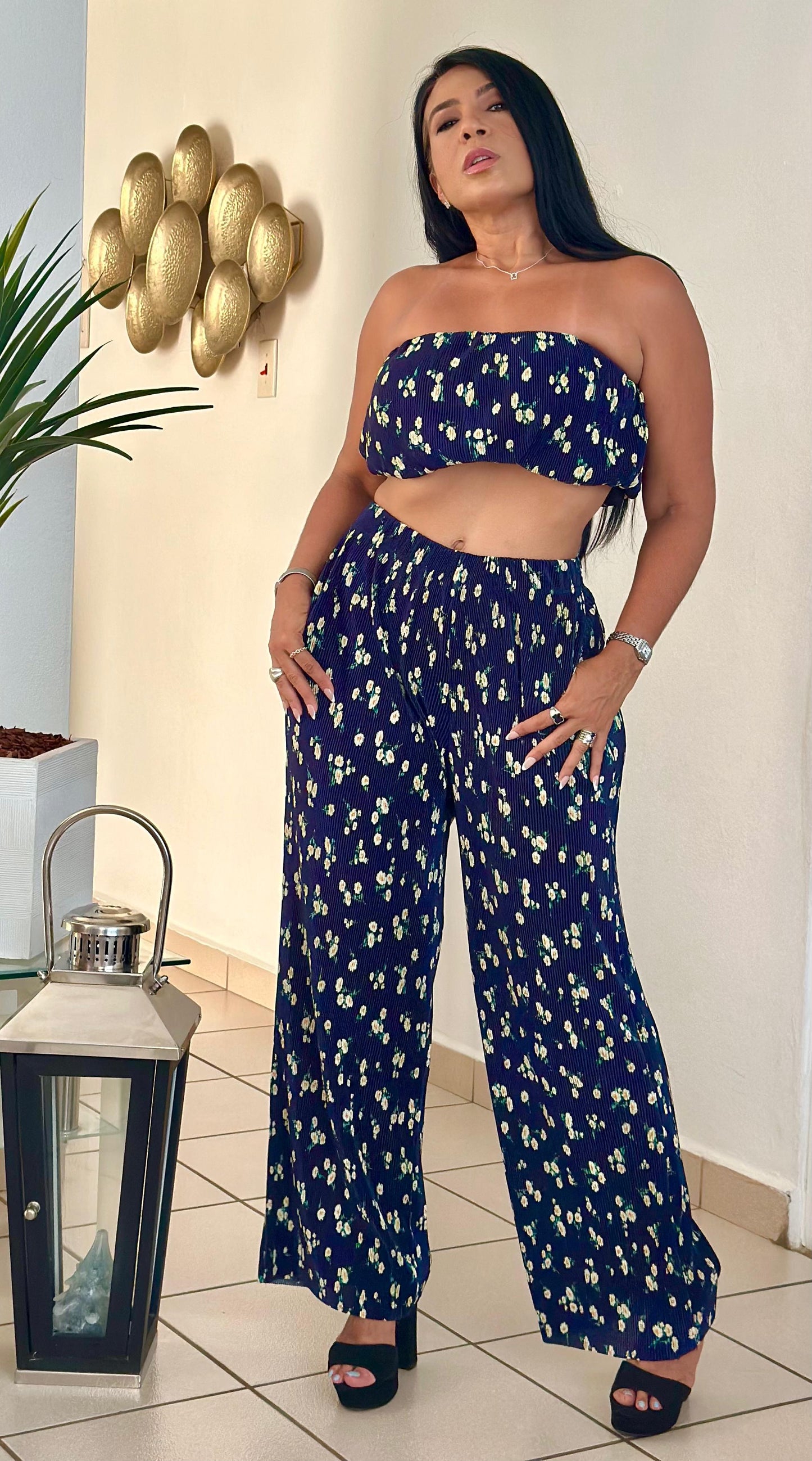 Navy Blue Flowers Spandex Set (bien expandible. (Puedes bajarle una talla)