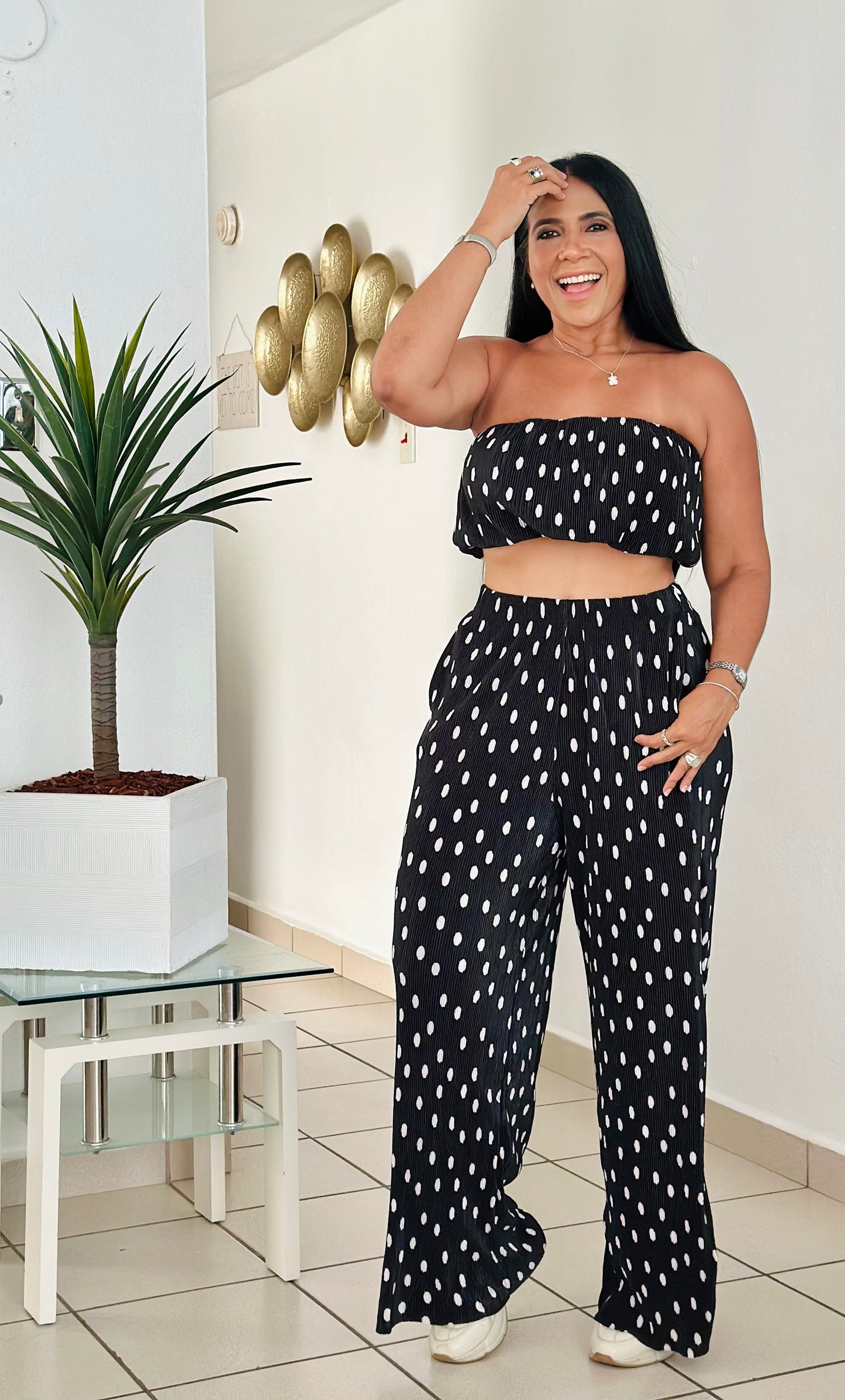Set Polka Dots Mega Spandex y Mega bello ( tiene bolsillos y es bien suelto) puedes bajarle una talla) no zipper ni botones