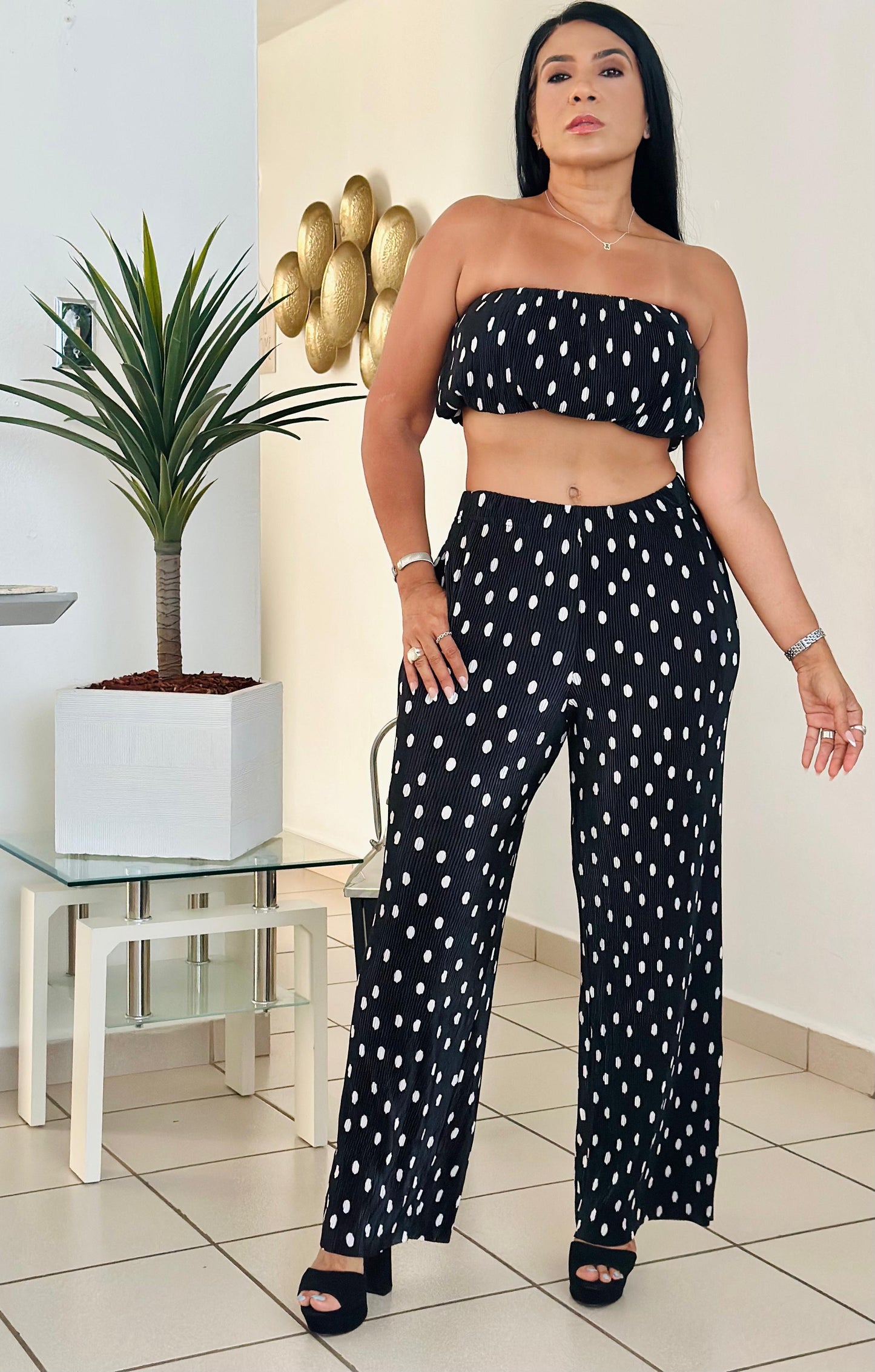 Set Polka Dots Mega Spandex y Mega bello ( tiene bolsillos y es bien suelto) puedes bajarle una talla