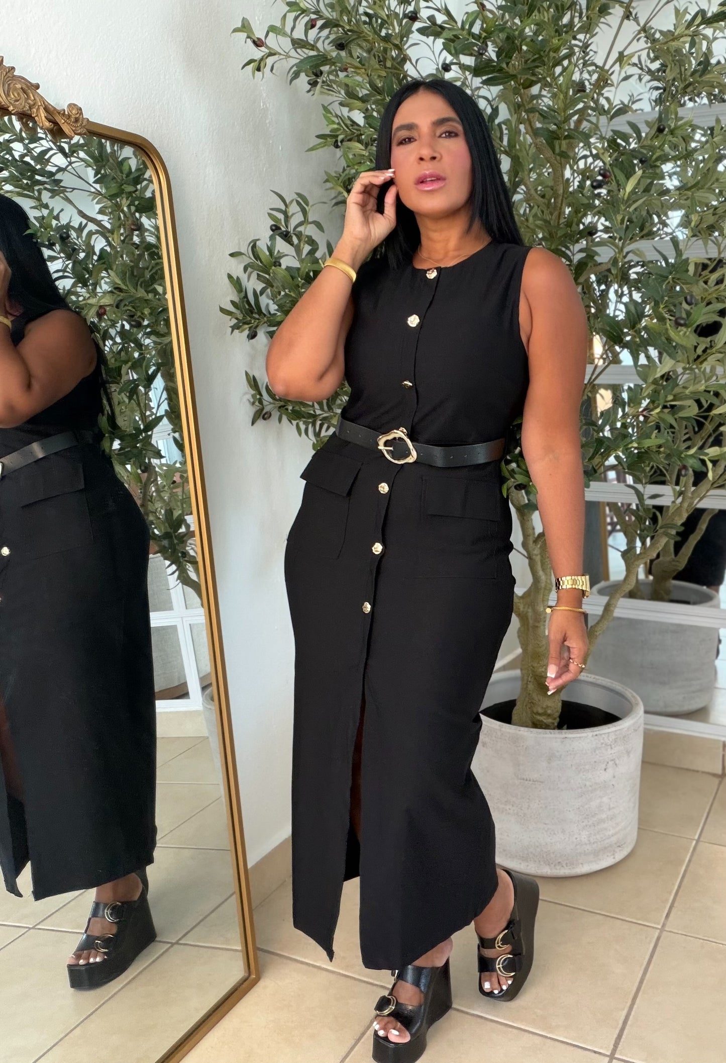Black Spandex Dress With belt (traje negro bienn expandible con correa incluìda. Botones no se abren potque son fijos. Puesto small