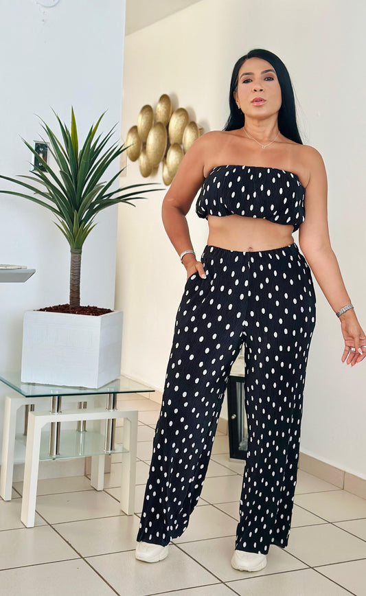 Set Polka Dots Mega Spandex y Mega bello ( tiene bolsillos y es bien suelto) puedes bajarle una talla