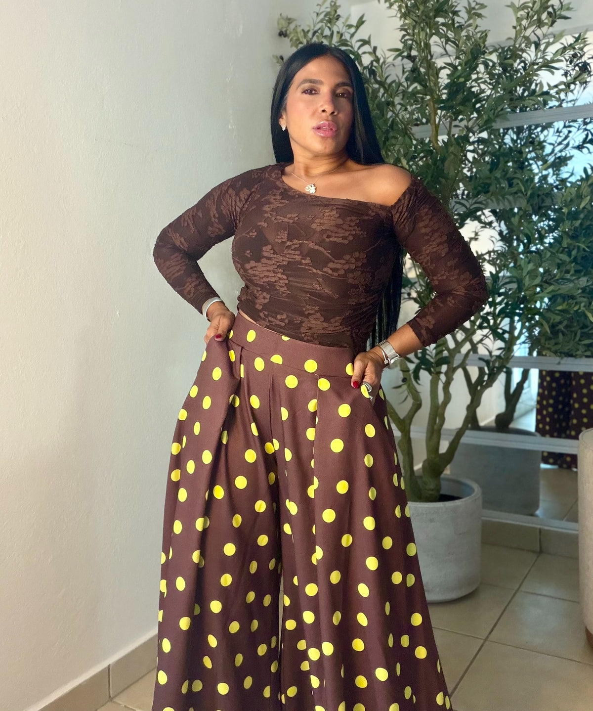 Polka Dots Yellow and Brown Wide Leg Palazzo Pants (Tiene bolsillos) ùnico color. Puesto small