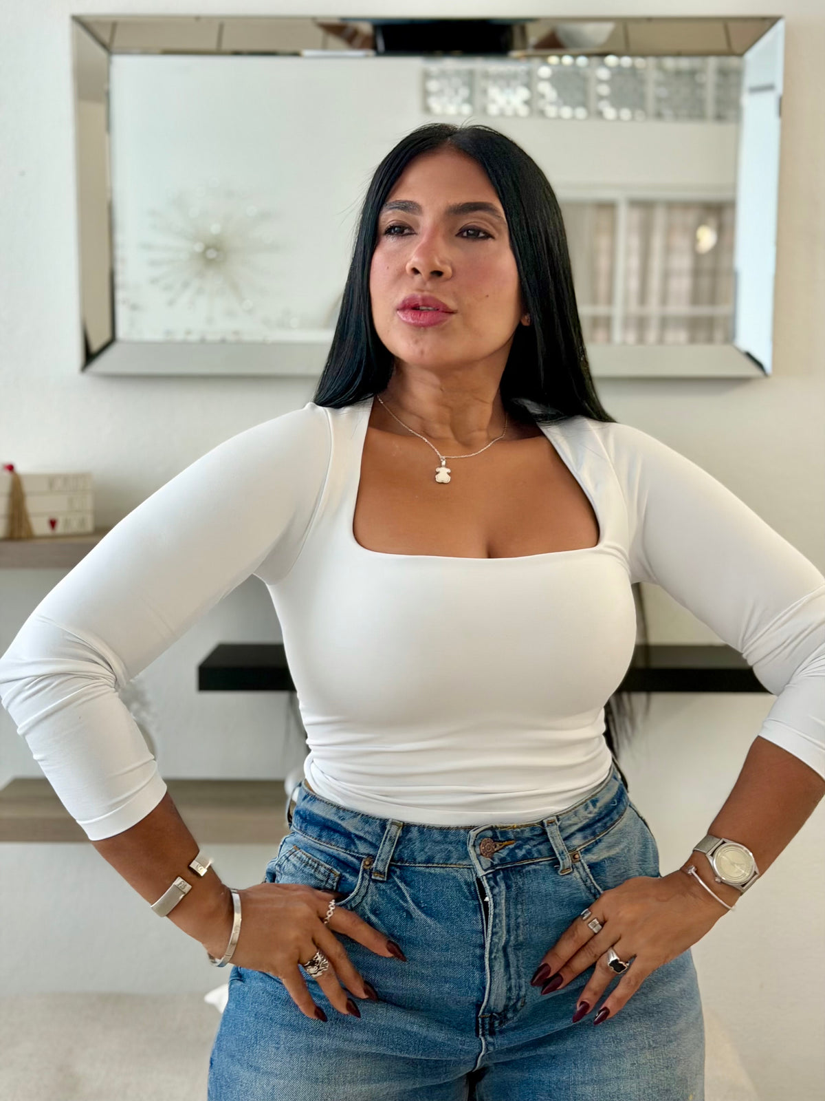 Dynamic Luxe White Premium Spandex White Top (color blanco y tiene cobertura para el àrea de busto) calidad faja. Long sleeve (SOLD OUT GRACIAS)