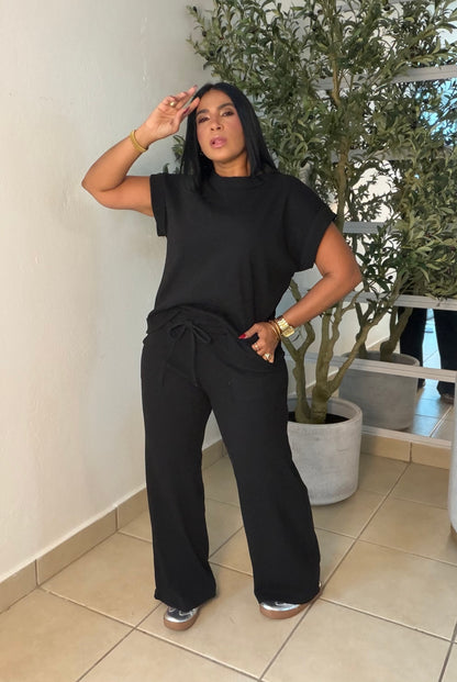 Black Blacky Spandex Set (top and pants) Bien Spandex y ùnico color. 💯 cotton premium y para viajar es muy top tambièn. Loungewear (SOLD OUT GRACIAS)