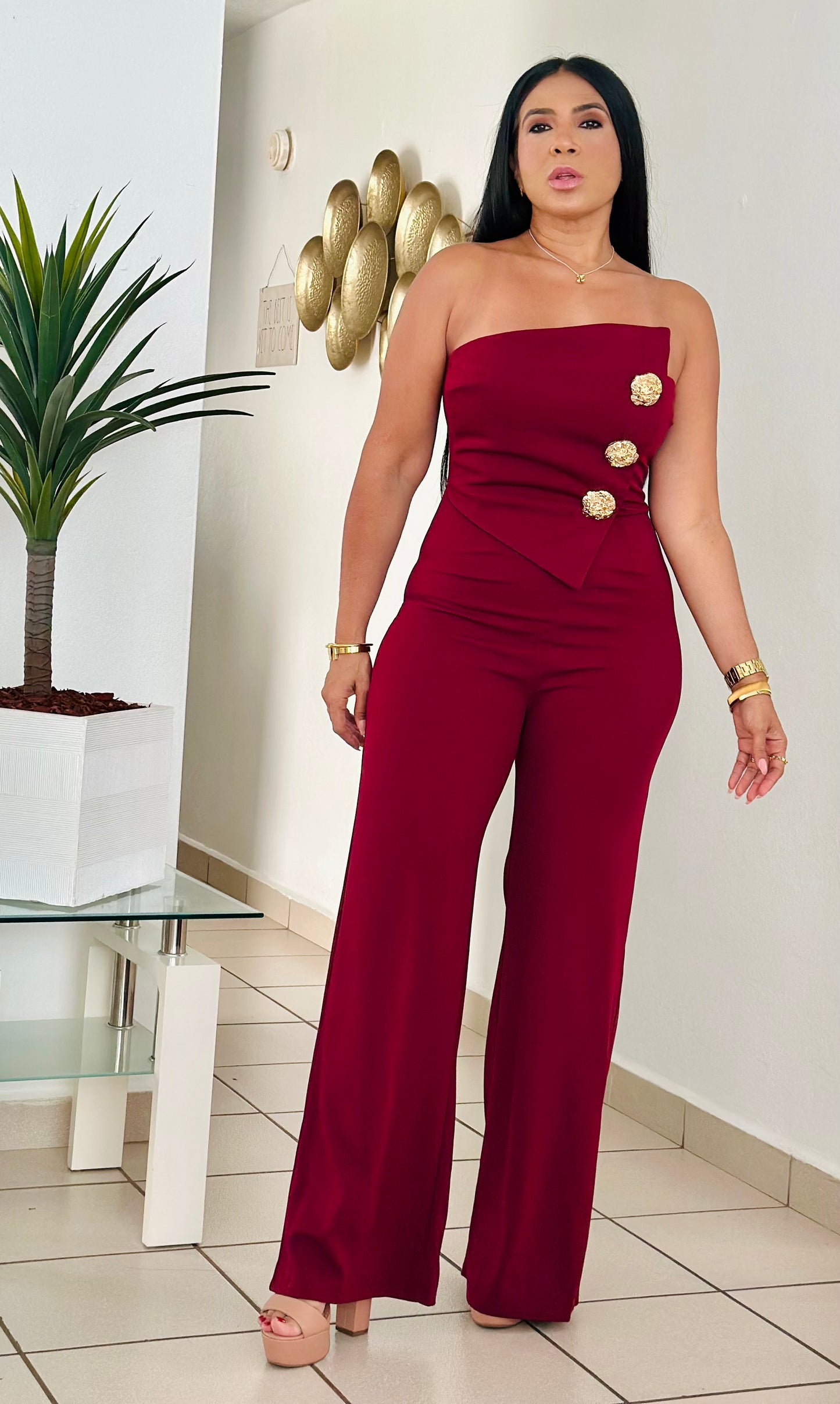 Kata Burgundy  Bien Expandible y Cómodo JUMPSUIT de Lujo con botones dorados (Puesto small)
