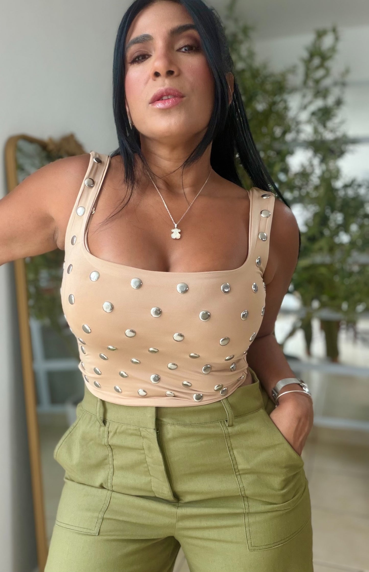 Beige Nude Spandex Top Con Metales fijos (por dentro es lisa) SOLD OUT