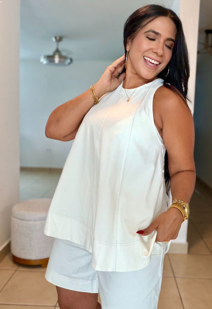 De Lujo Bien Expandible Bermuda y Peplum Top Off white CUBRIDOR (tiene bolsillos) no zipper no botones. Oversized (SOLD OUT)