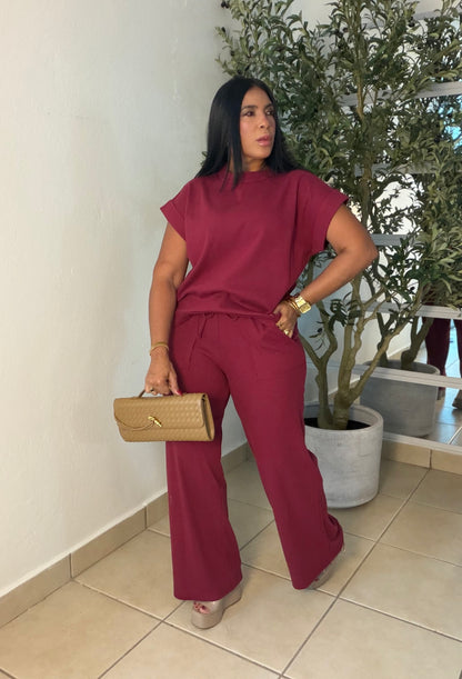 Burgundy Wine Spandex Set (top and pants) Bien Spandex y ùnico color. 💯 cotton premium y para viajar es muy top tambièn (Sold out Gracias)