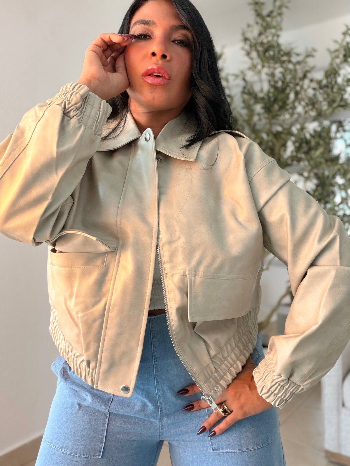 Chaqueta Ecru Beige Marmoleado de Mega Lujo! Oversized Style Expandible. Cómoda y tiene bolsillos.  Leather