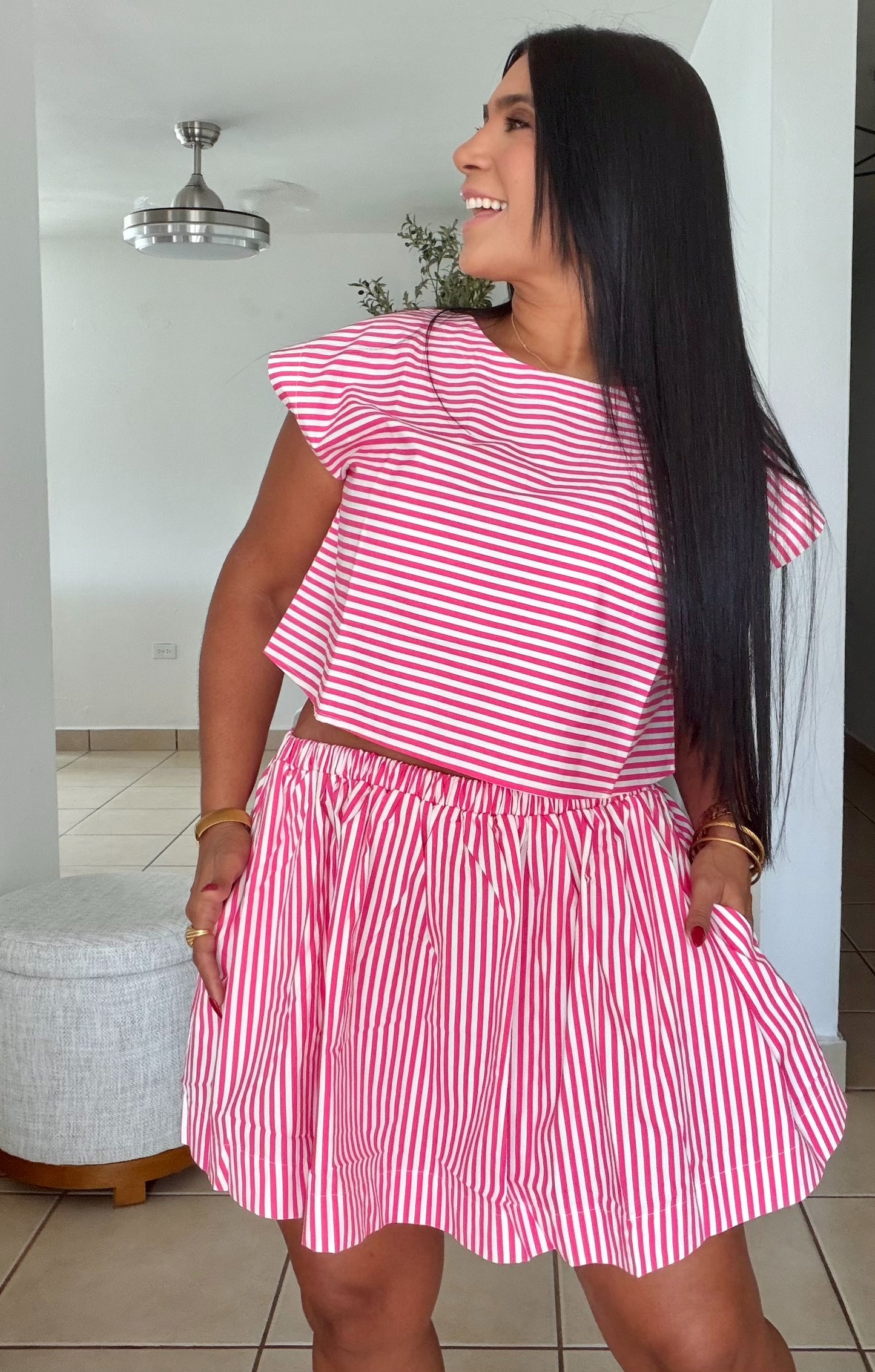 Mía Pink Striped Luxe Soandex Total Top and Skirt Ser (tiene bolsillos) SOLD OUT