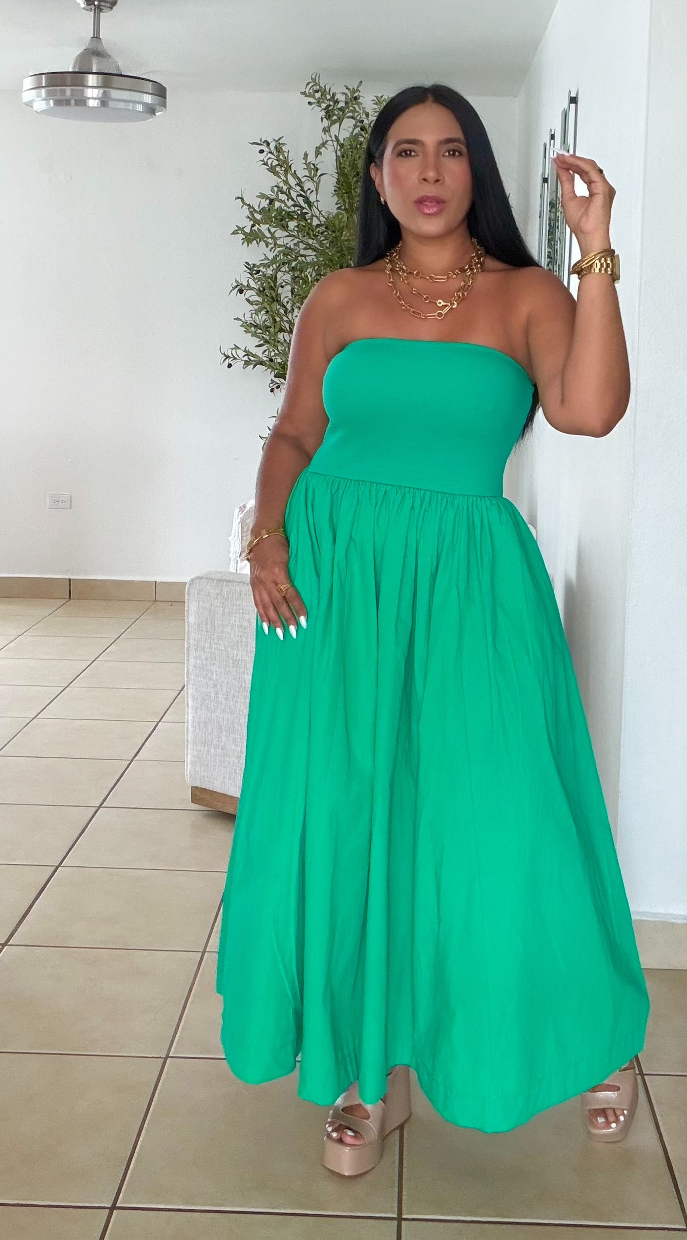 Stunning Green Tube Spandex Midi Dress (demasiado bello!!) tiene bolsillos. No zipper ni botones