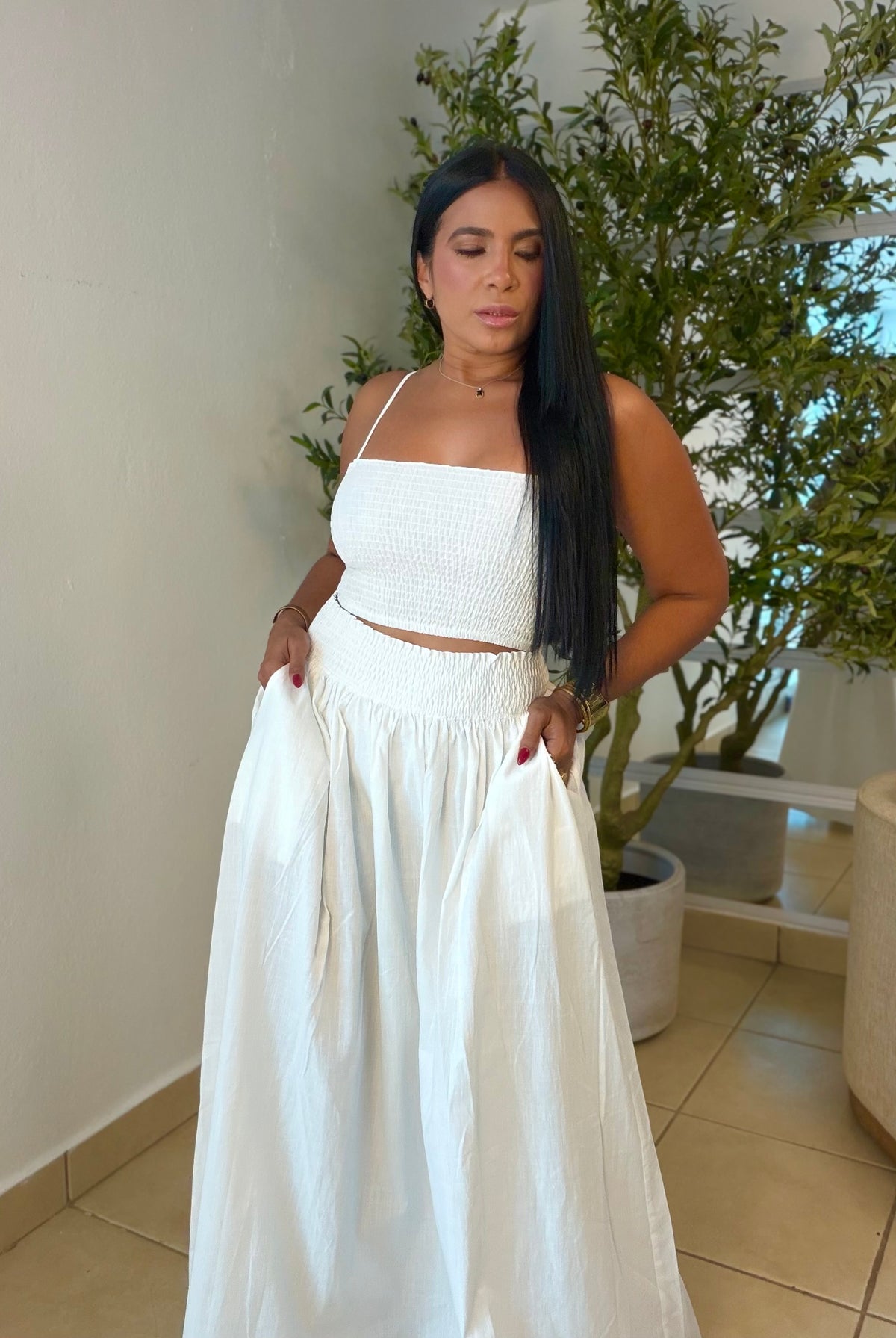 White Linen Spandex Luxe Top and Maxi Skirt Set Con Bolsillos