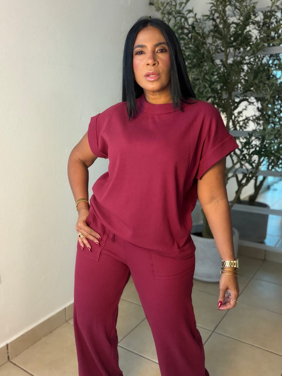 Burgundy Wine Spandex Set (top and pants) Bien Spandex y ùnico color. 💯 cotton premium y para viajar es muy top tambièn (Sold out Gracias)