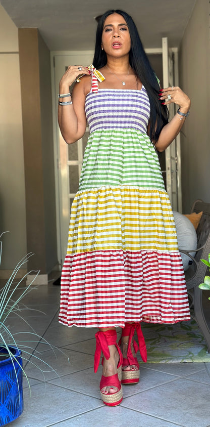 Los Colores Expandible y Bellooo Dress (ajustable en manguillos) ponle un top de manguitas cortas también