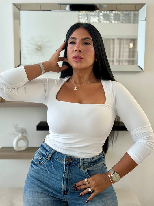Dynamic Luxe White Premium Spandex White Top (color blanco y tiene cobertura para el àrea de busto) calidad faja. Long sleeve (SOLD OUT GRACIAS)