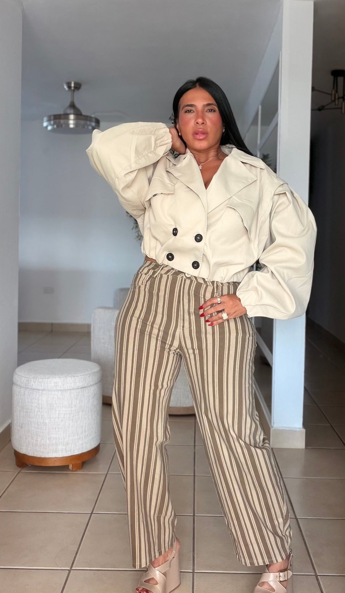 Beige Crema and Choco Brown Spandex Barrel Pants (liviano, còmdo, tiene bolsillos y bien spandex) con lìneas verticales