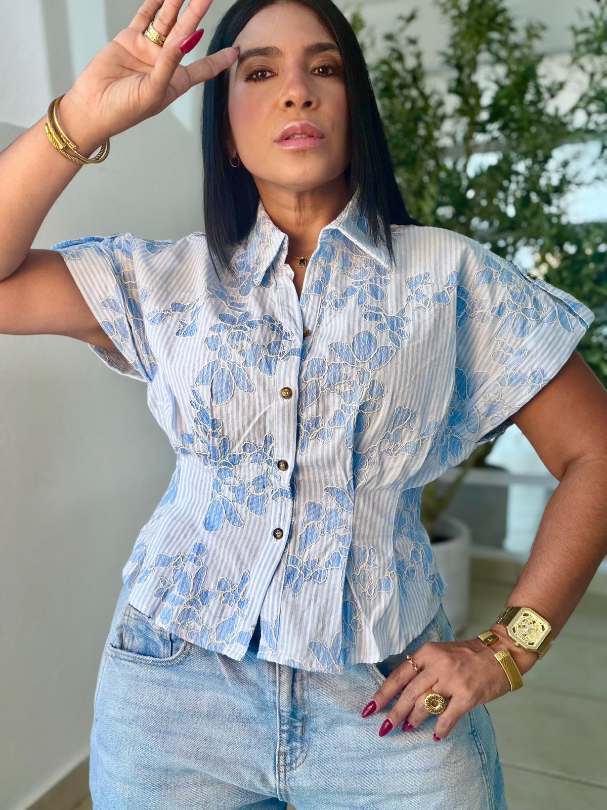 Blue and White Spandex Lace Detail Blouse (es un lujo de bella) único color (SOLD OUT GRACIAS)