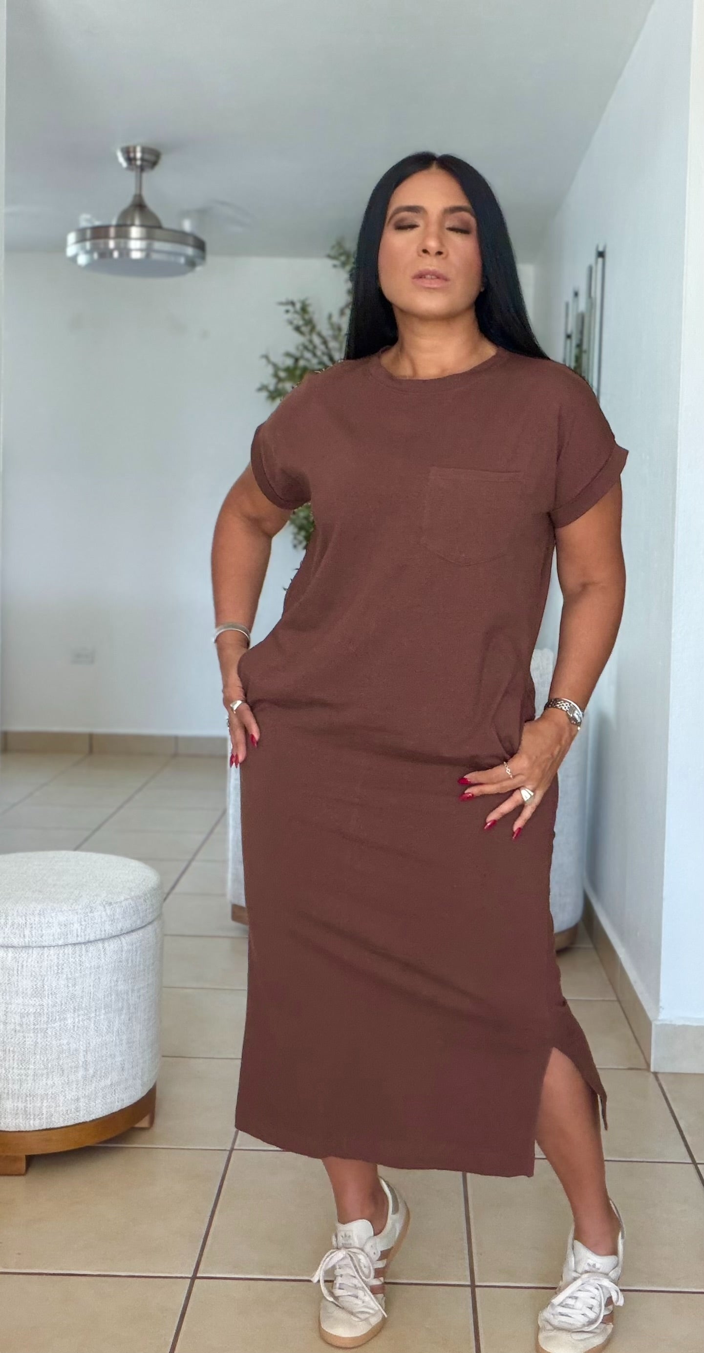 Oh Mua Choco Brown Spandex Midi Dress (ustedes ya saben)tiene bolsillos