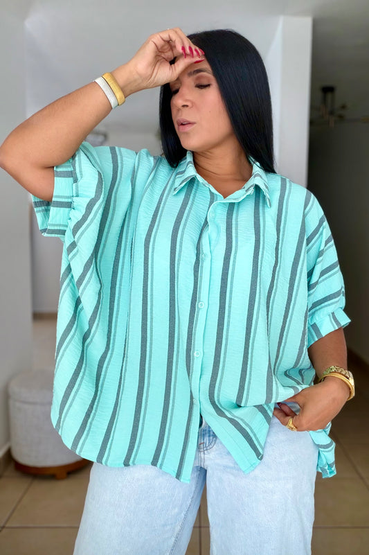 Atarah Mint Blue Vertical Striped Oversized Blusón (único color)