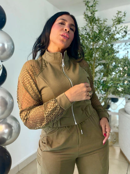 Luxe 💯 cotton Spandex Olive Green Travel Set with lace (tiene bolsillos y único color de infarto) verde olivo