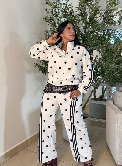Polka Dots Luxe  Premium Spandex Travel set mega belloo y mega cómodo (2 piezas) Tracel Set tambièn Black and white
