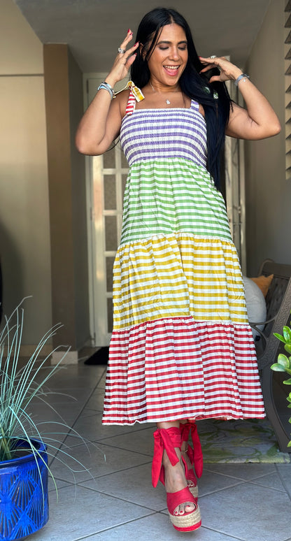 Los Colores Expandible y Bellooo Dress (ajustable en manguillos) ponle un top de manguitas cortas también