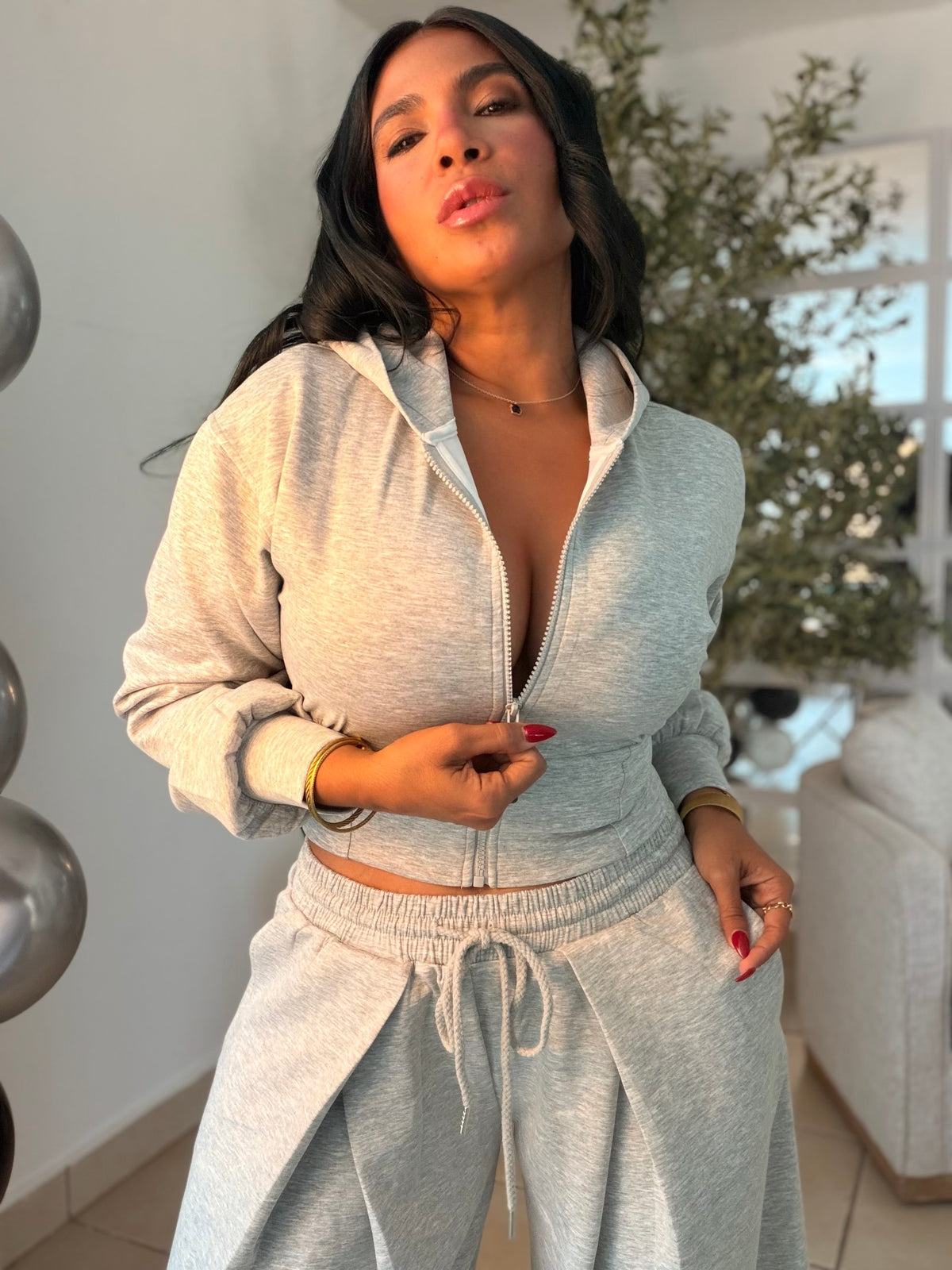 The Luxe Gray (gris claro) Mega Premium Baggy Pants Set Spandex. Tiene bolsillos. La calidad y comodidad es a otro nivel! Color gris claro de lujo y de viajes es perfecto