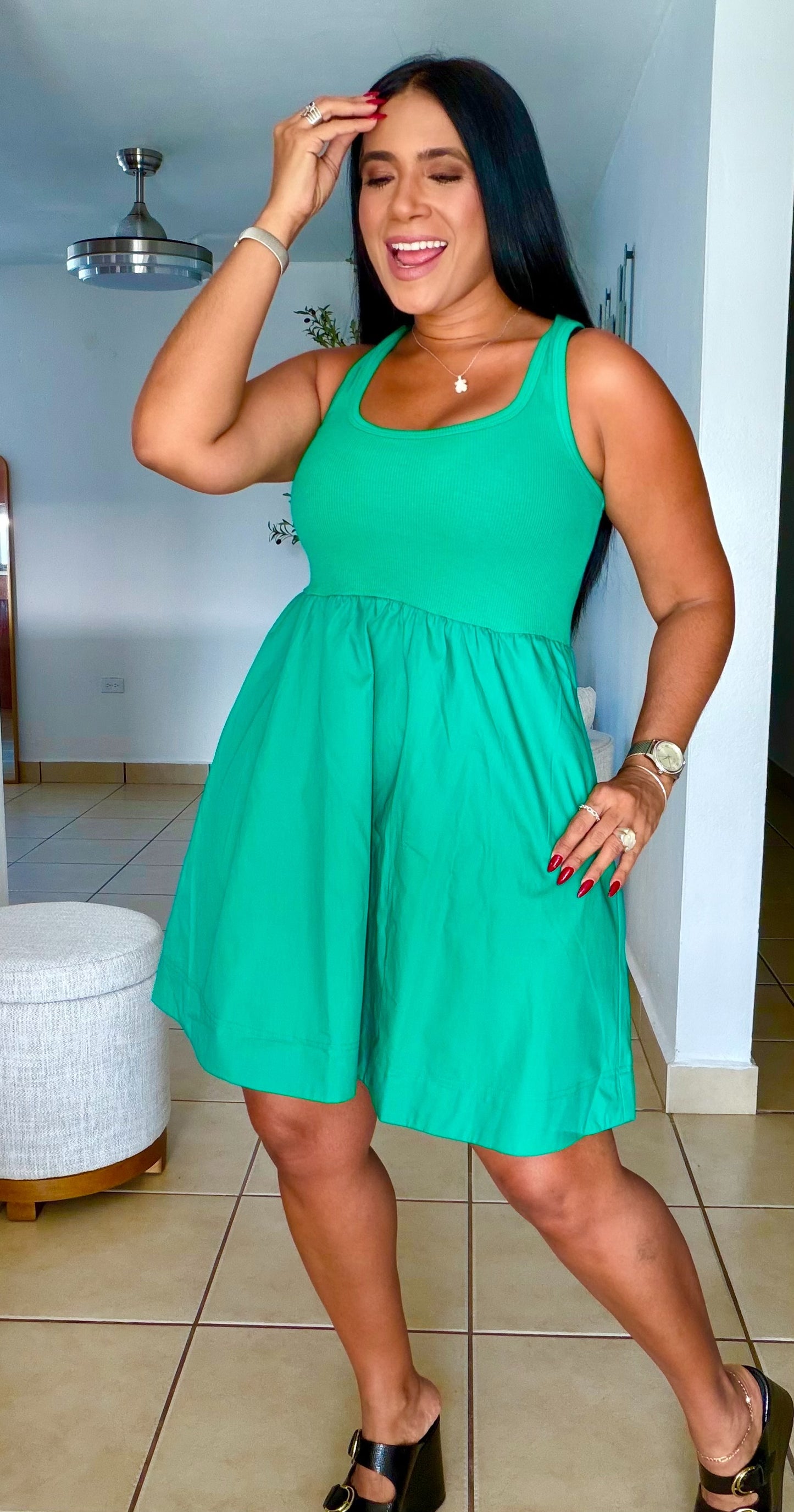 Ilié Kelly Green Luxe Spandex Tank Dress (con bolsillos no zipper ni botones) lo amarán