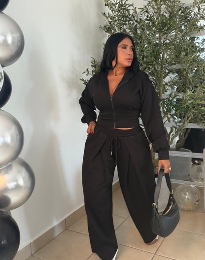 The Luxe Blacky Mega Premium Baggy Pants Set Spandex. Tiene bolsillos. La calidad y comodidad es a otro nivel! Color negro de lujo y de viajes es perfecto (SOLD OUT GRACIAS)