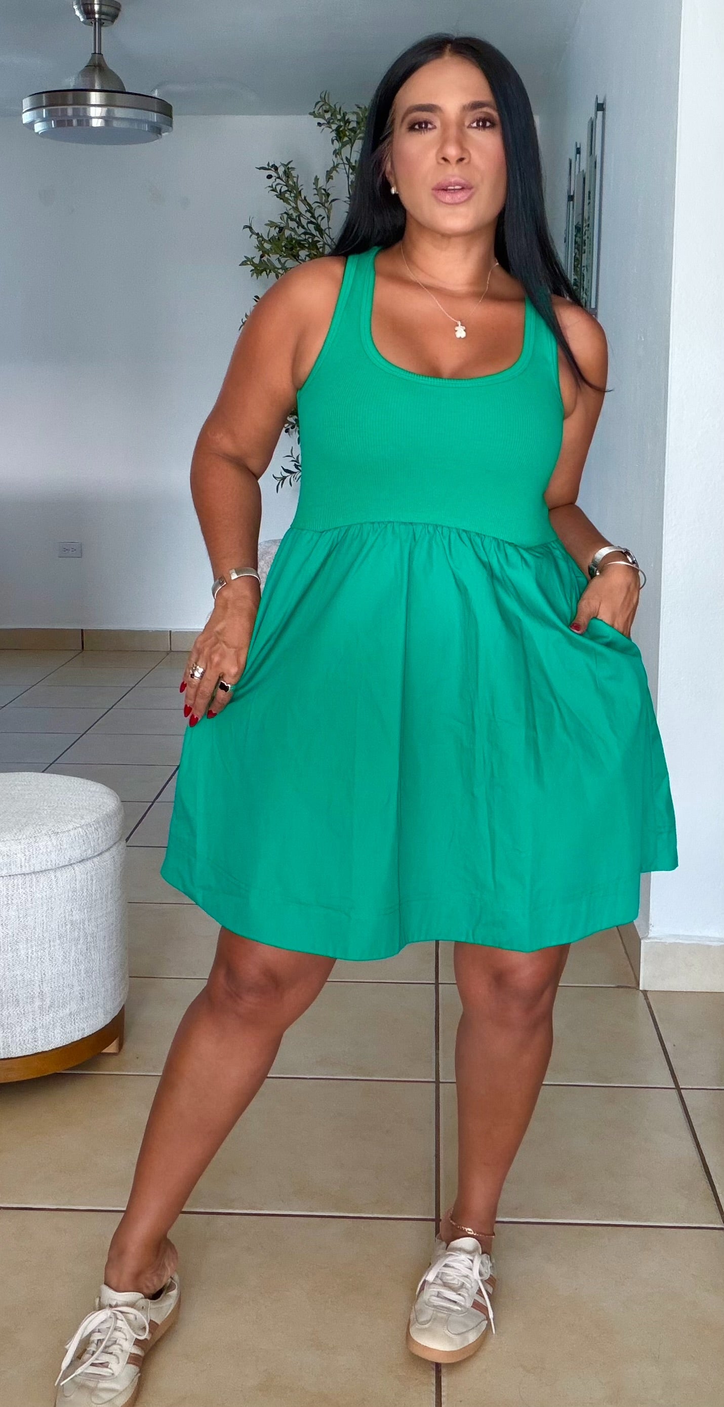 Ilié Kelly Green Luxe Spandex Tank Dress (con bolsillos no zipper ni botones) lo amarán