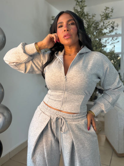 The Luxe Gray (gris claro) Mega Premium Baggy Pants Set Spandex. Tiene bolsillos. La calidad y comodidad es a otro nivel! Color gris claro de lujo y de viajes es perfecto