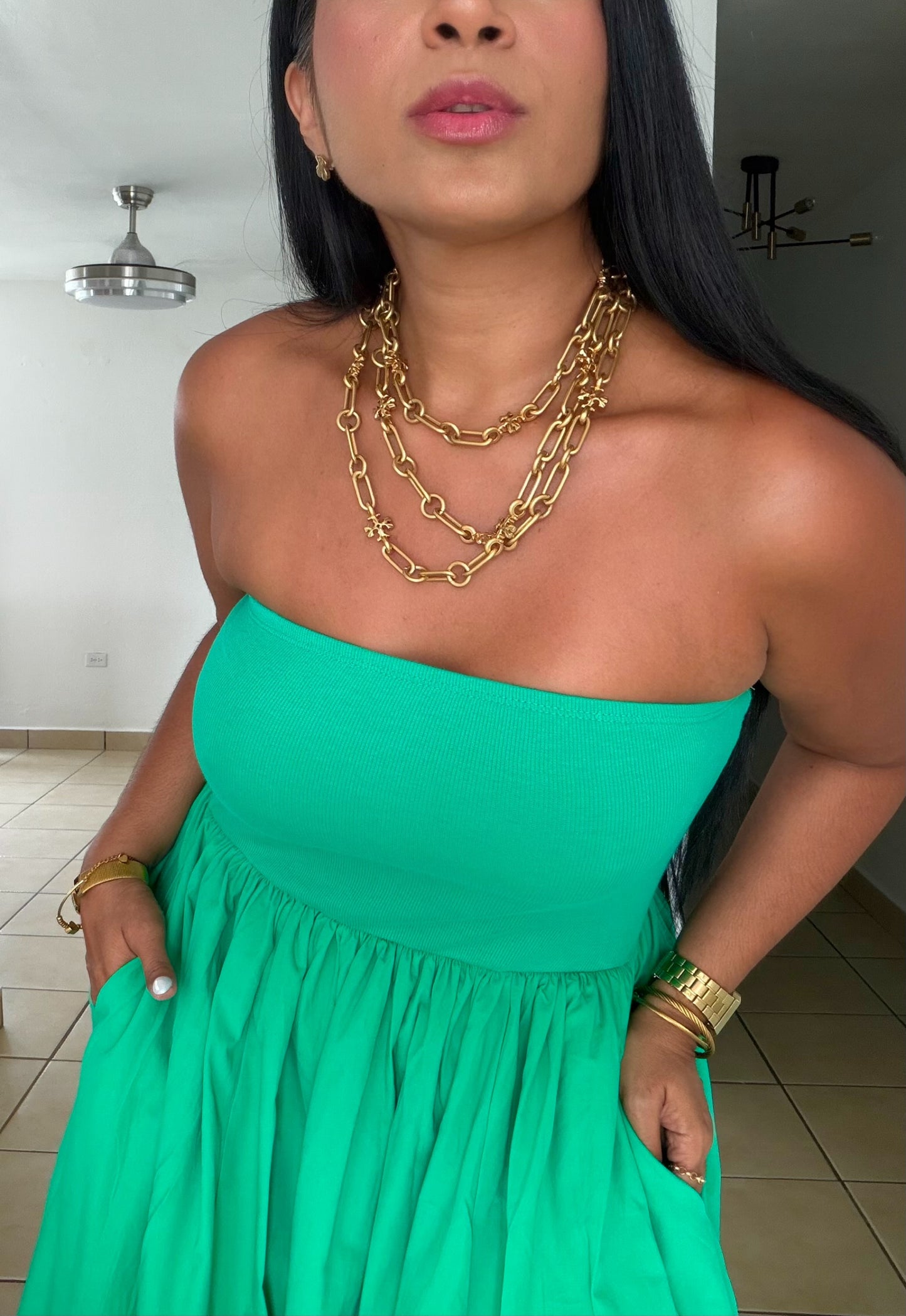 Stunning Green Tube Spandex Midi Dress (demasiado bello!!) tiene bolsillos. No zipper ni botones