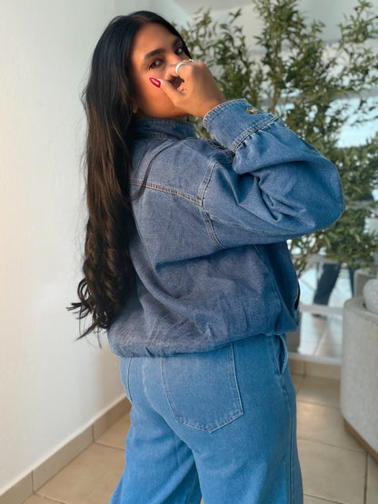 De Lujo Oversized Denim Blue Jacket and Top. Spandex Totalmente. Tiene zipper para que tambièn lo puedas utilizar suelto