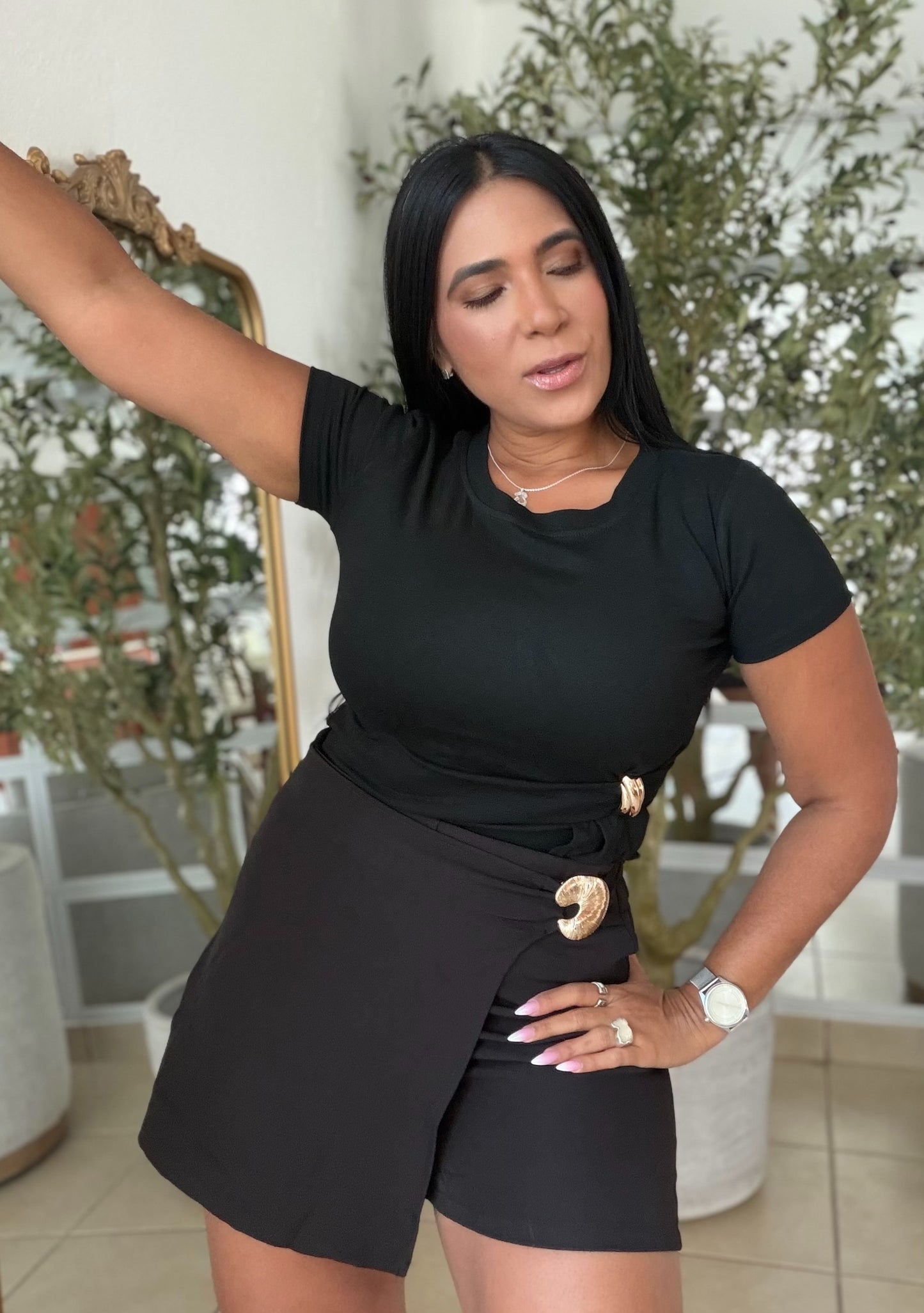 Blacky Black Spandex Cotton Top con detalle dorado