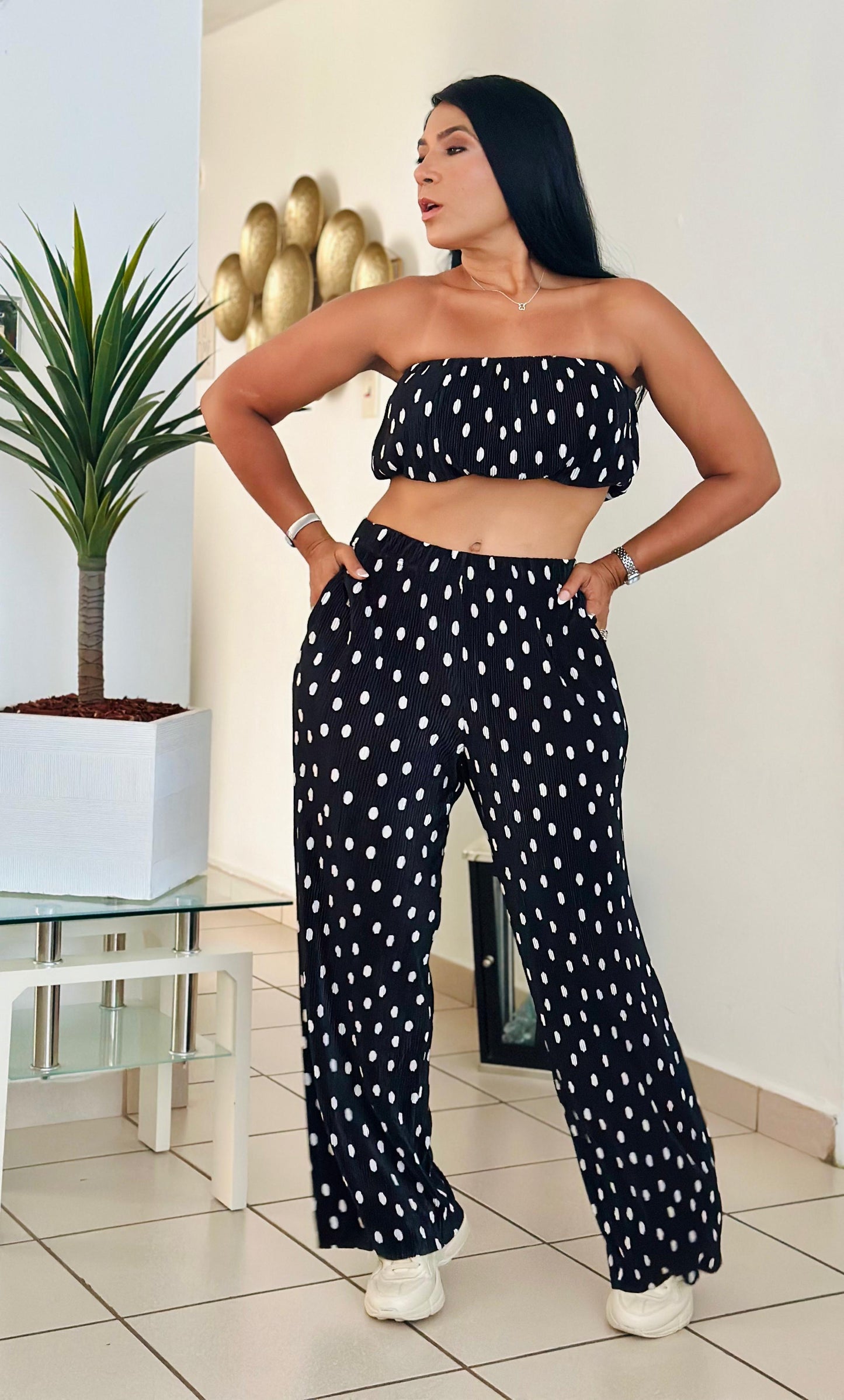 Set Polka Dots Mega Spandex y Mega bello ( tiene bolsillos y es bien suelto) puedes bajarle una talla