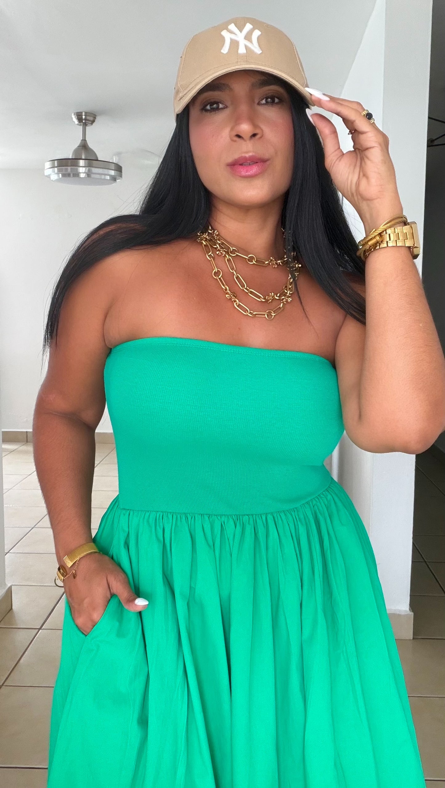 Stunning Green Tube Spandex Midi Dress (demasiado bello!!) tiene bolsillos. No zipper ni botones