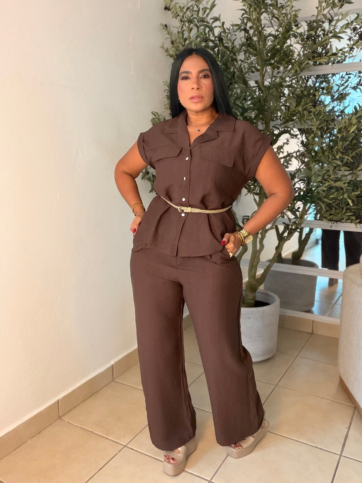 Ellas Choco Brown Luxe Set de Pantalòn, Blusa y correa.  Expandible y suelto total