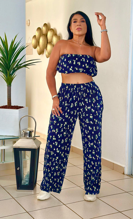 Navy Blue Flowers Spandex Set (bien expandible.  (Puedes bajarle una talla)
