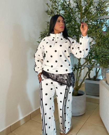 Polka Dots Luxe  Premium Spandex Travel set mega belloo y mega cómodo (2 piezas) Tracel Set tambièn Black and white
