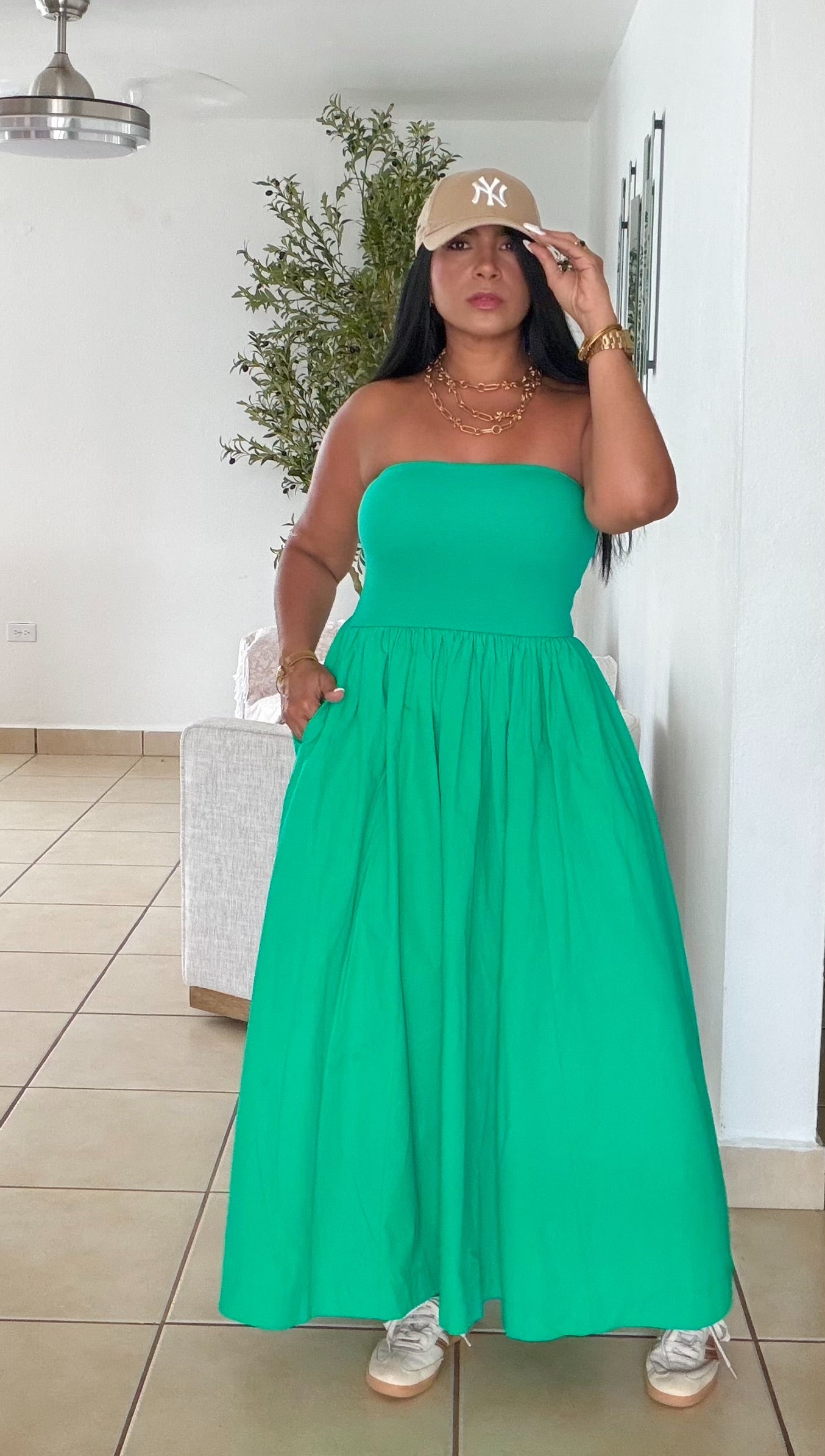 Stunning Green Tube Spandex Midi Dress (demasiado bello!!) tiene bolsillos. No zipper ni botones