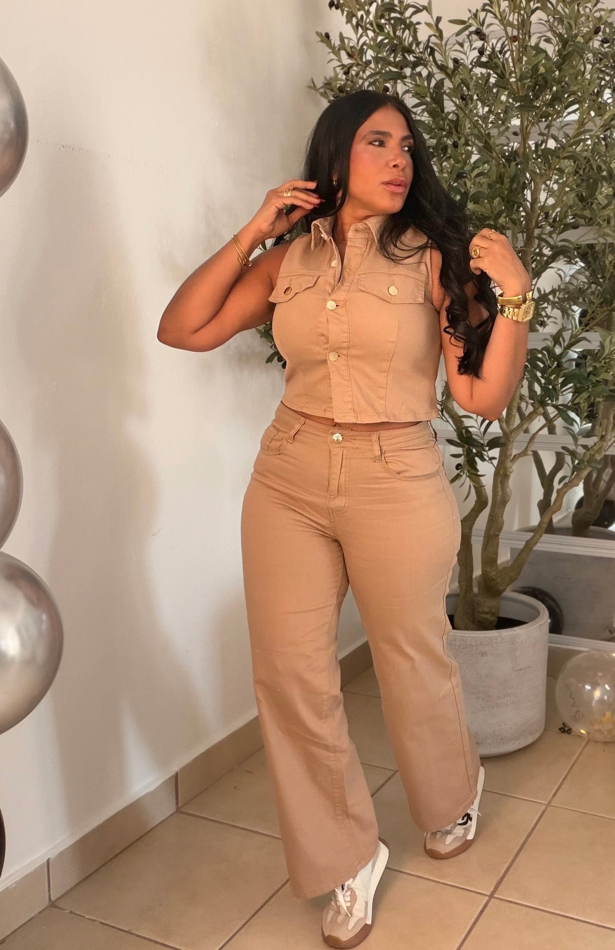 “Juanas” Mocha Beige Spandex Set Vest top y pantalòn . Simula denim (bien expandible) ùnico color y cubridor total. Mega còmodo