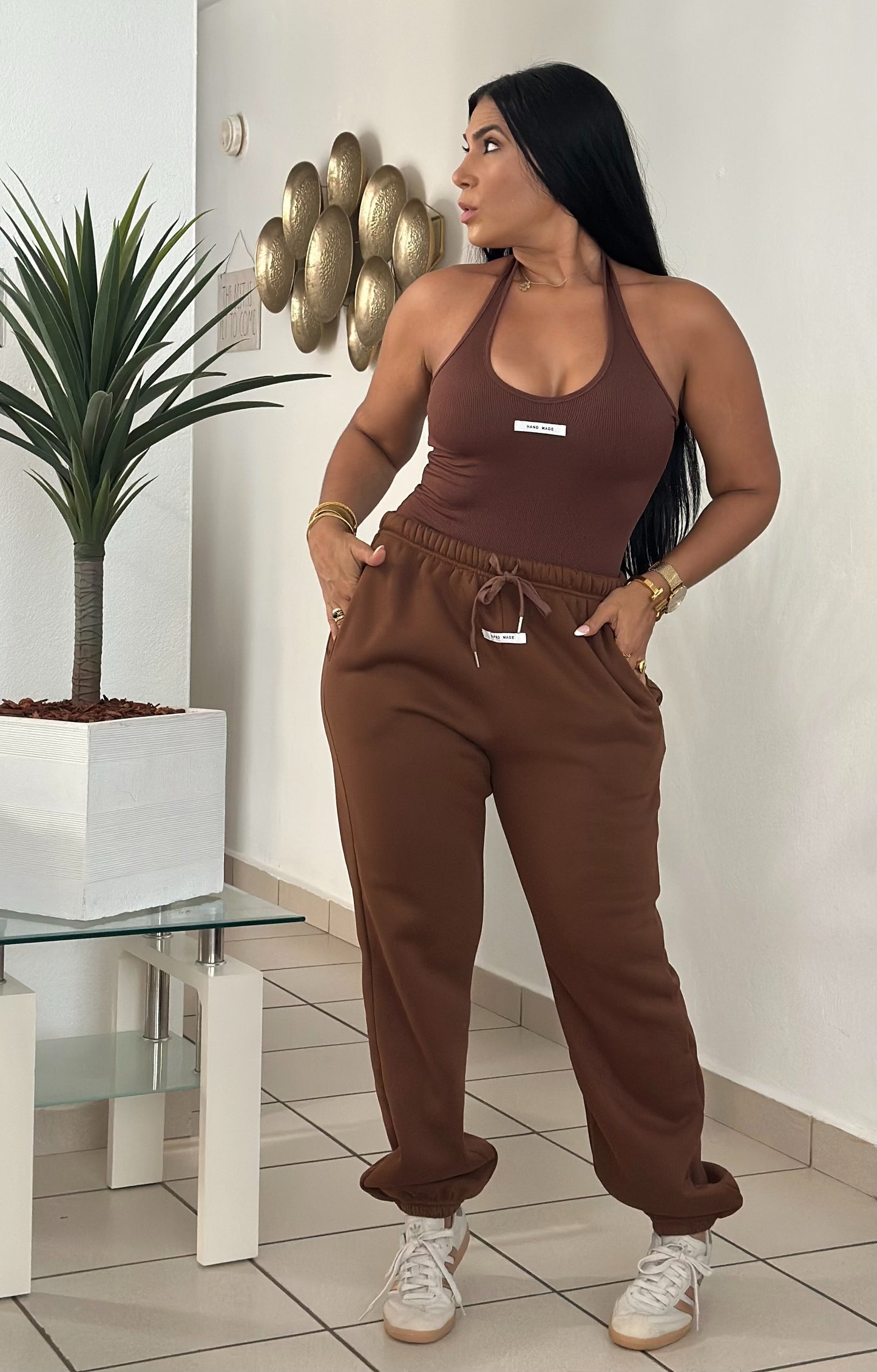 November Brown Chocó Spandex Bodysuit & Jogger Set (para viajar es perfecto)